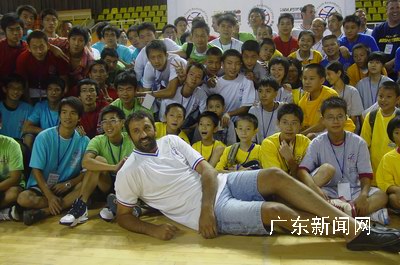 中国首个迪瓦茨篮球训练班在汕头大学揭幕