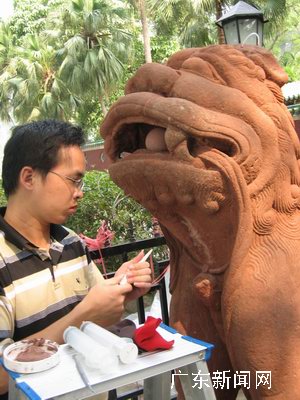 广东肇庆对两广总督府署前石雕对狮整容