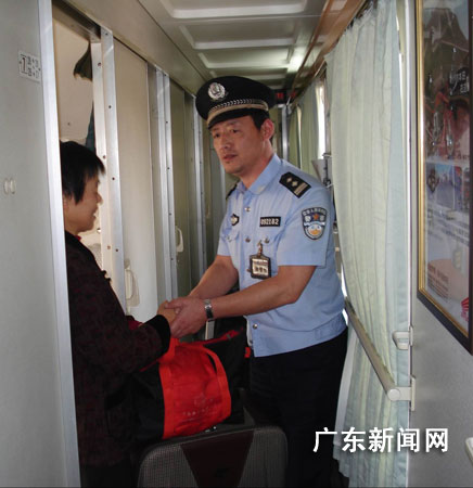 乘警长老卢:广铁乘务民警的排头兵(图)