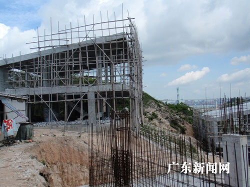 广东汕头:无人岛违法建筑施工方今日开始自拆