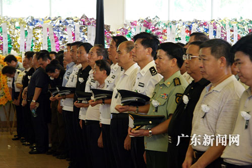 通讯:数千惠州市民自发送别缉毒英雄杜宇华