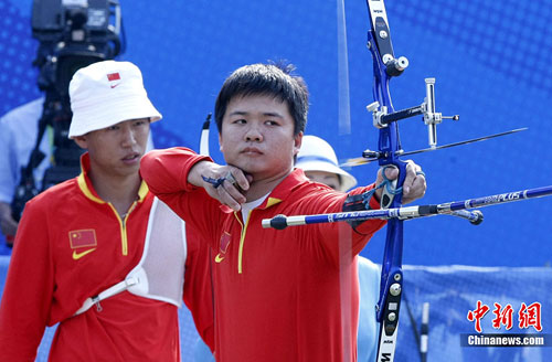 韩国运动员夺得射箭男子团体赛冠军(图)