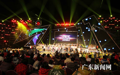 广东卫视跨年狂欢演唱会一改传统明星卖力献唱