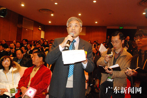 凤凰卫视主播马鼎盛在广东省政协会上发言