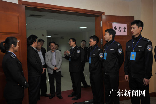 有关官员到广州边检监督检查国家公务员面试工