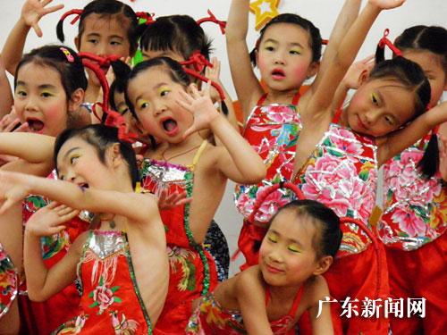 广东汕尾各幼儿园举办六一亲子同乐游园会
