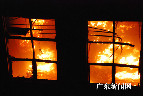 龙川商贸城发生特大火灾 初步估计经济损失上