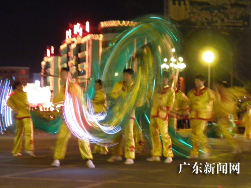 广东海丰文化节开幕 侨胞参与特色彩车赢民众
