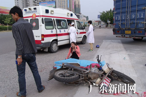 惠州一对夫妻同乘摩托车与货车相撞致一死一伤
