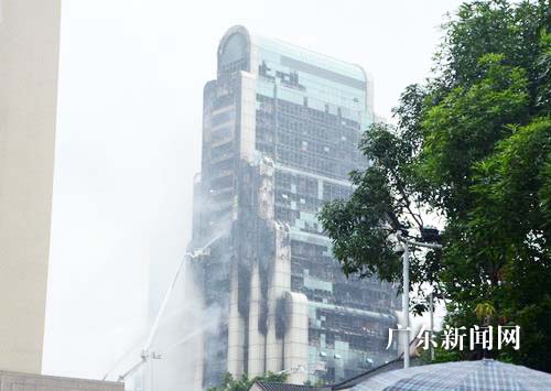 广州越秀区建业大厦大火基本被扑灭