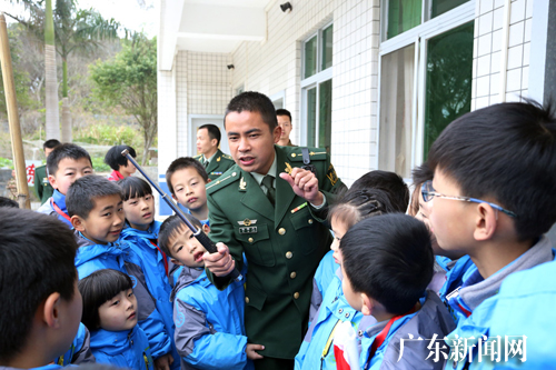 冬令营小学生到惠州海岛边防警营体验生活