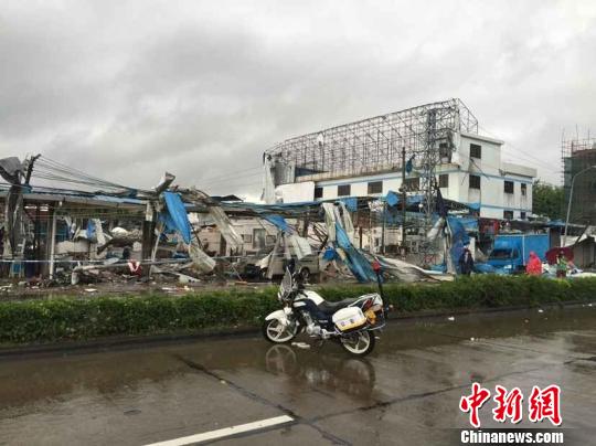 广东顺德遭龙卷风袭击 造成3人死亡近80人受伤
