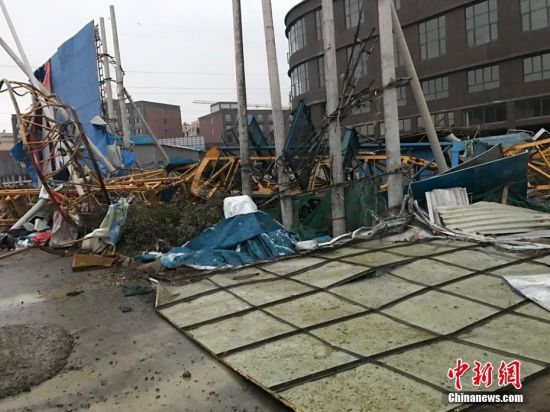 江苏突遭大风袭击部分地区现冰雹(6)--中国新闻