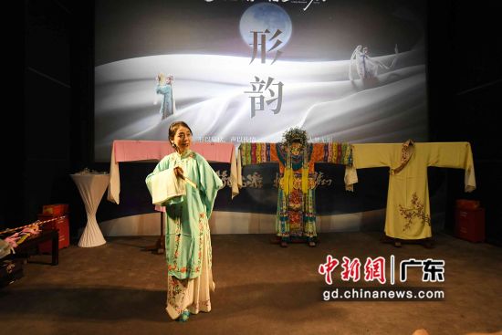 《舌尖上的中国第一季》导演刘艺乐现身广州。 