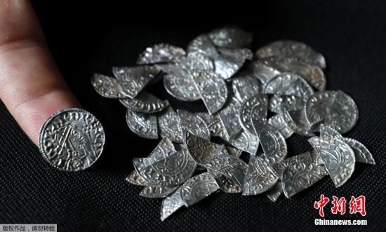 当地时间2019年8月28日，英国伦敦，大英博物馆展出了一批可追溯到哈罗德二世和威廉一世时期的硬币。这批古硬币有1000年至2600年历史，价值约为500万英镑。