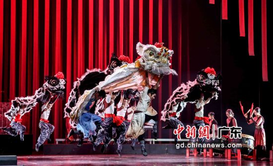 开幕式音乐会上， 广州歌舞剧院最新创排的大型原创舞剧《醒·狮》惊艳亮相。 