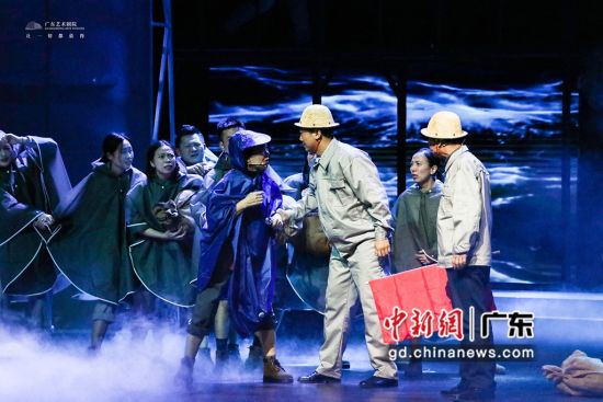 广东省演出有限公司推出的话剧《巨轮出海》。 承办方供图 