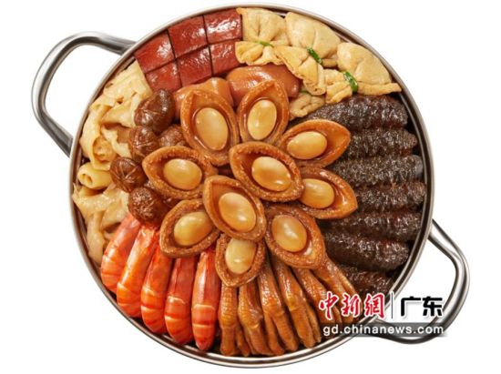 大家乐在广州推出“乐聚一堂・聚宝盆”系列新年盆菜 。作者：主办方供图 