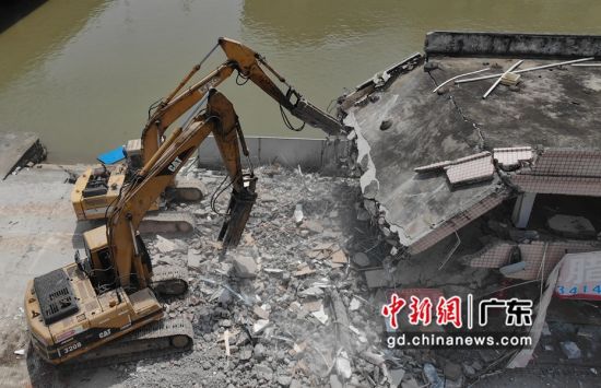 广州南沙拆除临河违章建筑物 面积约3000平方米
