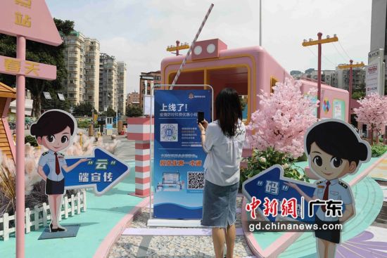 近期，广州市海珠区税务局创新开展了“线上驿站、见字如面”等税收政策宣传活动。钟欣 摄 
