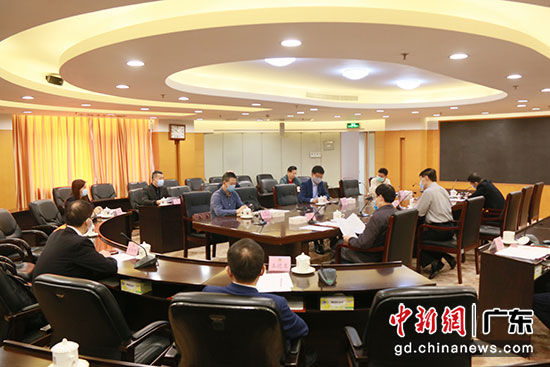 当仁中医等爱心企业代表在广东省政协机关参加全球抗疫恳谈会。