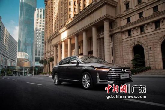 6月28日，广汽传祺推出“中国豪华驾享新旗舰”全新传祺GA8，冲击自主品牌领域高端轿车市场。婷婷摄影 