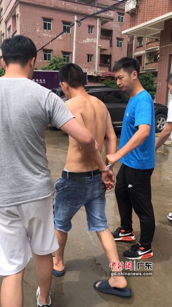 潜逃16年涉嫌故意杀人的在逃人员赵某10日被抓获。(深铁警方供图) 
