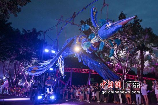9月12日起，“长隆广州世界嘉年华•欧洲风情大巡游”在长隆欢乐世界持续上演。王华摄影 