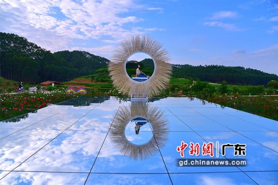 肇庆景区“天空之镜”吸引游客来打卡。曾令华 供图 