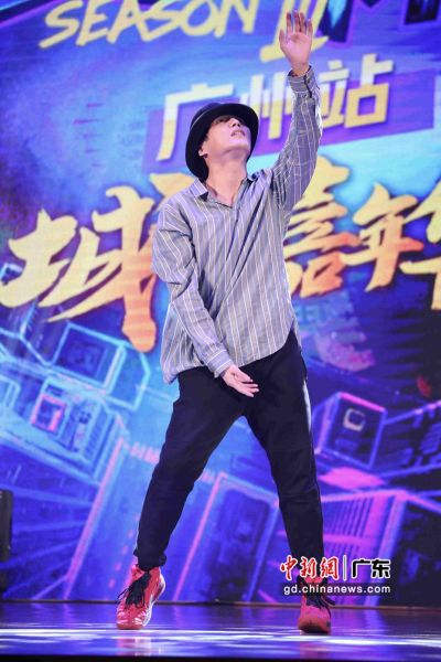 	10月24日，“2020这就是街舞城市嘉年华”广州站在中山纪念堂上演。钟欣 摄 	