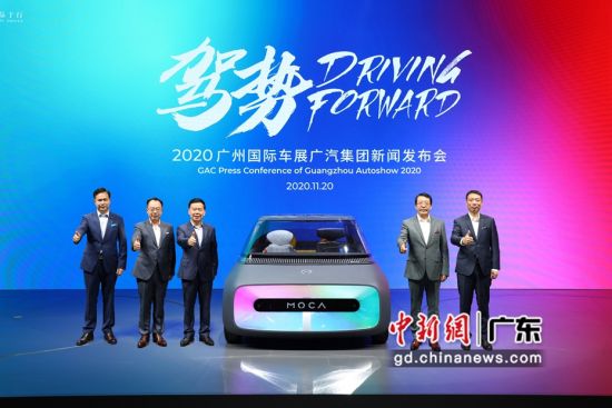 11月20日，第十八届广州国际车展拉开帷幕，广汽集团携旗下八大品牌“包馆”亮相，并发布了未来五年规划：年产销量将达350万辆。淑钏供图