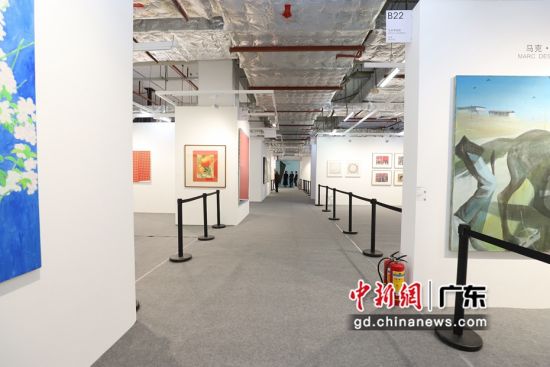 首届广州当代艺术博览会12月16日在海心沙展览馆开幕，主题为“艺术共同体”。宋元明清摄影 