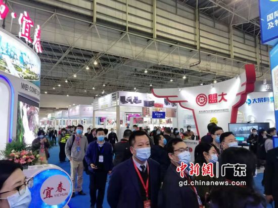 第十二届中国加工贸易产品博览会17日至20日在东莞市举行，图为展会现场。中新社发 李获 摄 