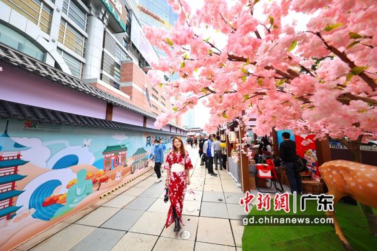 2020广州国际购物节之正佳中日文化艺术节，12月23日在正佳广场开幕。该艺术节将日本商业文明、社会文化、自然景观、风土人情等引入广州。宋元明清摄影