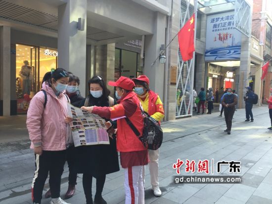 志愿者在广州北京路开展文旅志愿服务。广州市文化广电旅游局 供图 供图 