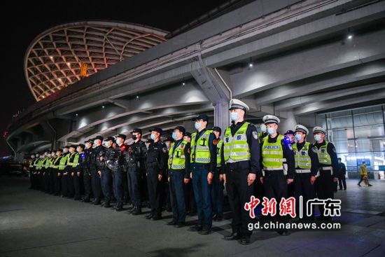 警方开展广州南站综合整治行动。 