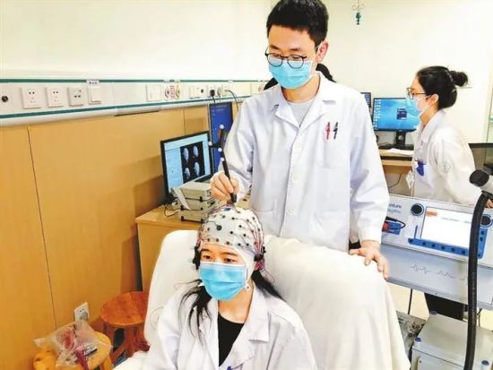 深圳市人民医院一批重点学科脱颖而出，市民不出深圳就能解决疑难重症。受访单位供图
