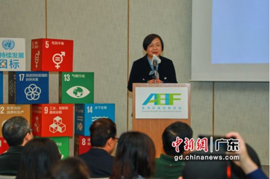 深圳市妇联党组书记、主席马宏为论坛开幕致辞。通讯员 供图 
