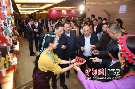 3月23日，四川省甘孜藏族自治州在广州举办优势资源推介暨农特产品展示展销会。作者：主办方供图 