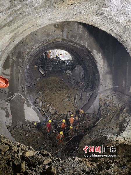 广州地铁集团2日公布，广州地铁十八号线首通段(万顷沙至冼村)隧道实现贯通。 