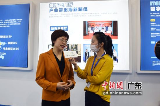 汕头市商务局局长刘文华接受媒体采访。 作者 乔智