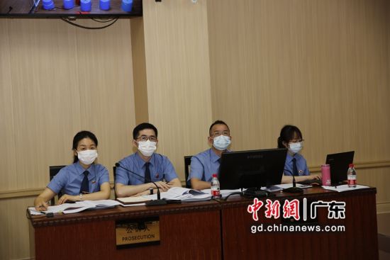 2020年“李美丽案”在东莞市第三人民法院一审庭审现场。(资料图) 作者 广东检方供图 2020年“李美丽案”在东莞市第三人民法院一审庭审现场。(资料图) 作者 广东检方供图