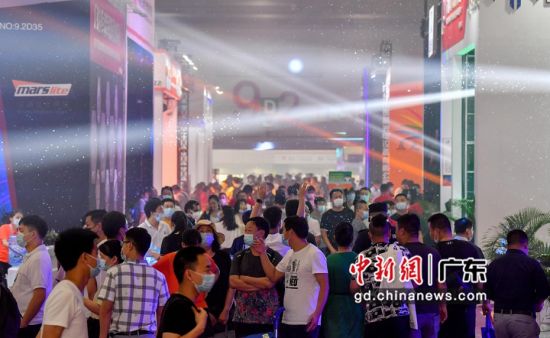 2021广州国际专业灯光、音响展览会现场。通讯员 供图