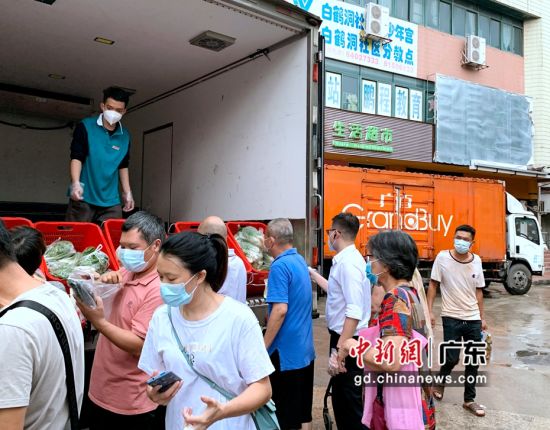 廣州工青婦舉行送溫暖行動 捐贈總值達135萬元