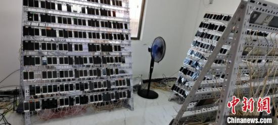 警方查扣涉案电脑、手机3000余台。　广州警方供图 