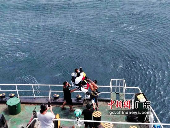 一外轮船员突发中风 广州海事部门紧急救助 作者 侯文晶