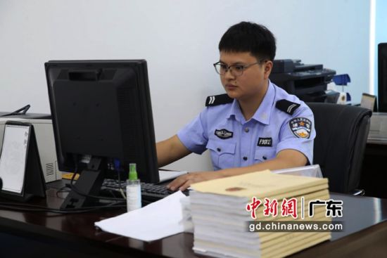 图为广东惠州市辅警曾勇军。 作者 大亚湾公安局供图
