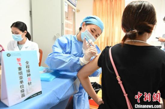 广东新冠疫苗接种突破1.8亿剂次　陈骥�F　摄