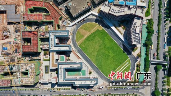 俯瞰广东实验中学深圳学校一期建设风貌。陈文 摄