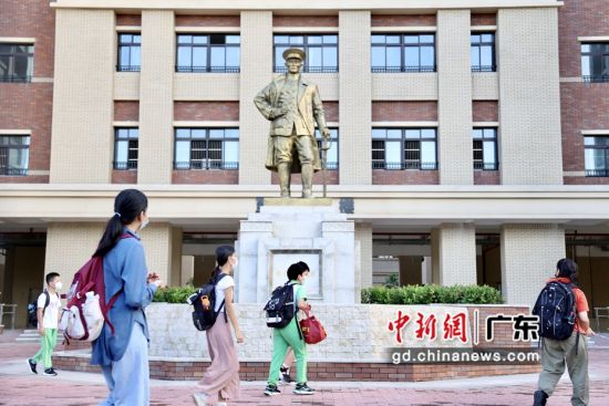 广东番禺仲元中学附属学校正式启用。受访者供图